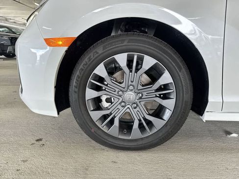New 2026 Honda Odyssey Touring image 10