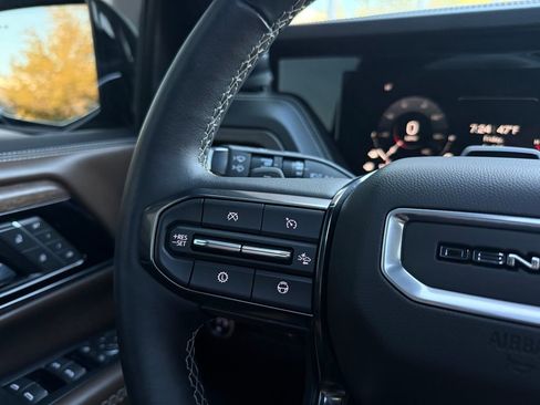 Used 2025 GMC Yukon Denali Ultimate image 48