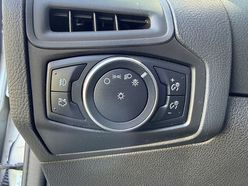 Used 2015 Ford Focus SE w/ SE Sport Package FWD image 22
