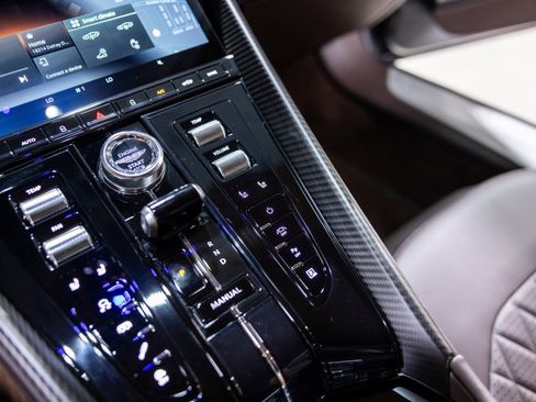 Used 2024 Aston Martin DB12 Coupe image 46