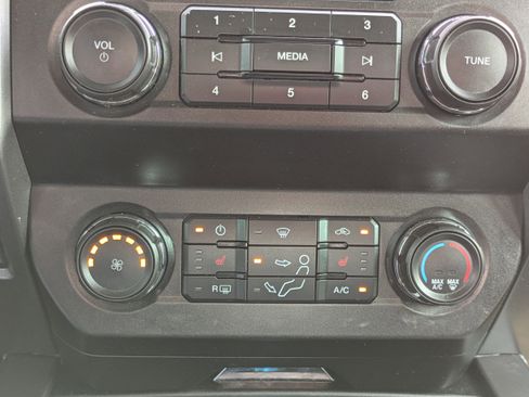 Used 2020 Ford F250 XLT w/ XLT Premium Package AWD/4WD image 21