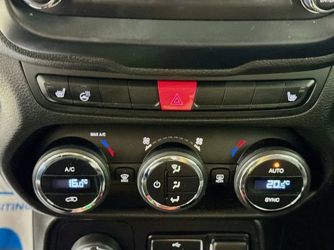 Used 2016 Jeep Renegade Trailhawk w/ Premium Trailhawk Package AWD/4WD image 19