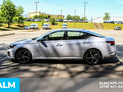 Used 2025 Nissan Altima 2.5 SR FWD image 7
