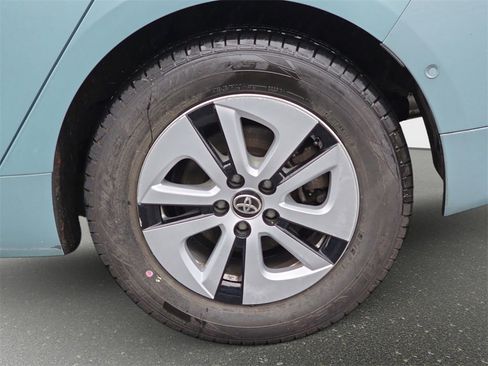 Used 2017 Toyota Prius Four image 38