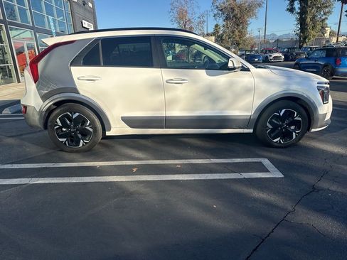 Used 2023 Kia Niro Wave image 6