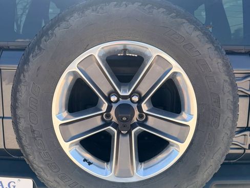 Used 2018 Jeep Wrangler Unlimited Sahara AWD/4WD image 5