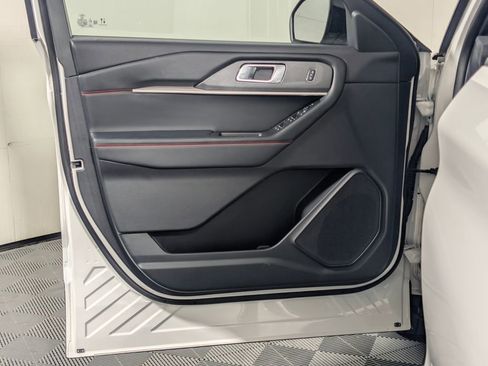 Certified 2025 Ford Explorer ST-Line image 25