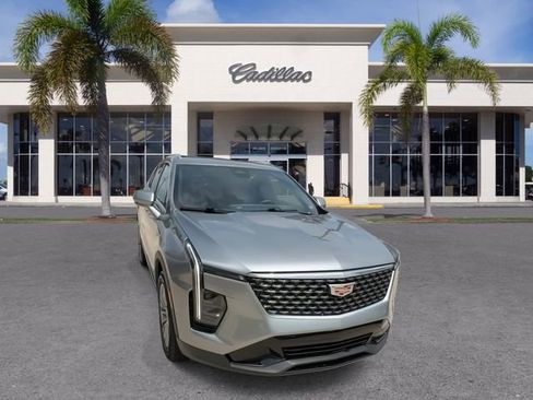 Used 2025 Cadillac XT4 Premium Luxury FWD image 3