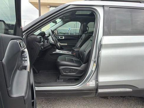 Certified 2023 Ford Explorer XLT w/ Equipment Group 202A RWD image 9