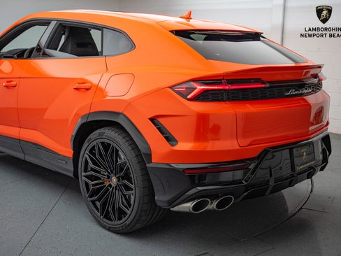 Used 2025 Lamborghini Urus SE image 14