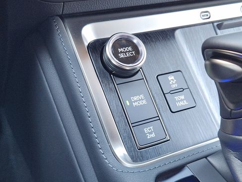 Used 2024 Lexus GX 550 w/ Accessory Package (2T) image 21