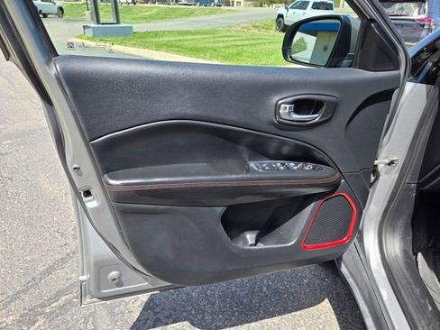 Used 2020 Jeep Compass Trailhawk AWD/4WD image 9