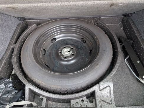 Used 2012 Volkswagen Tiguan S image 16