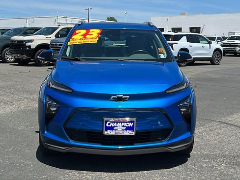 Used 2023 Chevrolet Bolt EUV Premier w/ Sun & Sound Package FWD image 2