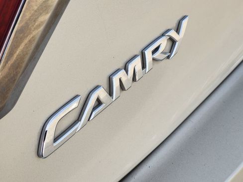 Used 2016 Toyota Camry SE image 12