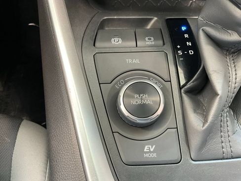 Certified 2025 Toyota RAV4 XLE AWD/4WD image 15