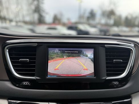 Used 2023 Chrysler Voyager LX image 38