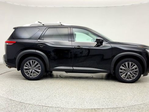 Used 2023 Nissan Pathfinder SL w/ SL Premium Package image 4