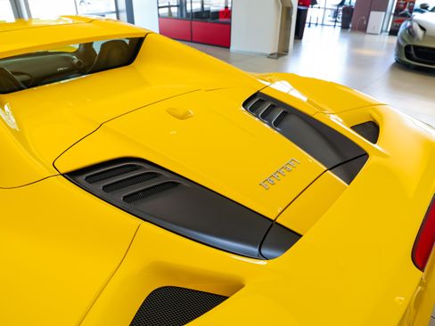 Used 2023 Ferrari F8 Tributo RWD image 25