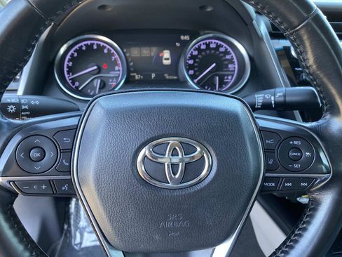 Used 2019 Toyota Camry XLE w/ Navigation Package FWD image 15