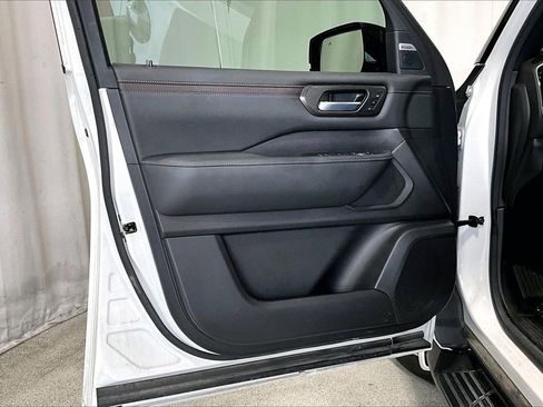 Used 2025 Nissan Armada SL w/ Captain's Chari Seat Package image 21