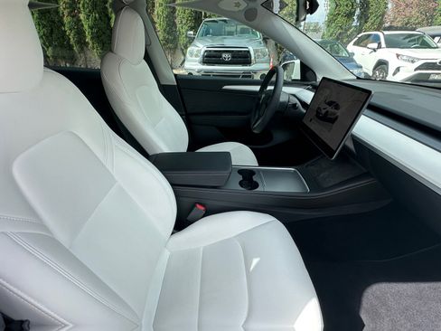 Used 2023 Tesla Model Y Performance image 17