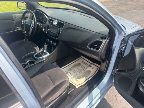 Used 2012 Chrysler 200 Touring w/ Sun/Sound Group image 12