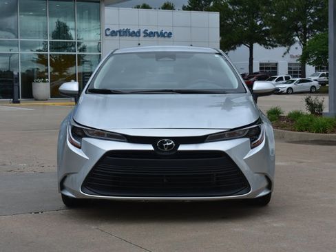 Used 2024 Toyota Corolla LE FWD image 2