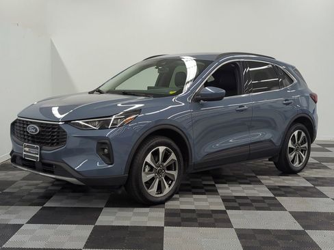 Used 2025 Ford Escape Platinum AWD/4WD image 3