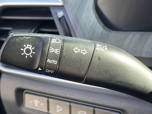 Used 2024 Kia Telluride EX w/ EX Captain's Chair Package image 25