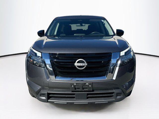 Used 2024 Nissan Pathfinder S AWD/4WD image 2