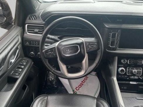Used 2023 GMC Yukon Denali AWD/4WD image 14