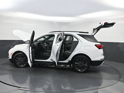 Used 2024 Chevrolet Equinox RS FWD image 34