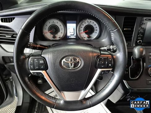 Used 2019 Toyota Sienna SE image 11