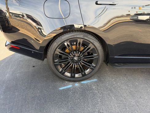 Certified 2024 Land Rover Range Rover SE image 23