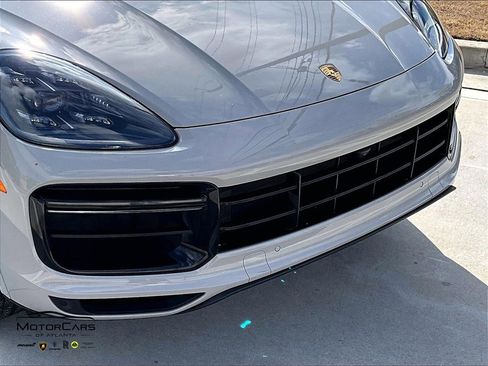 Used 2020 Porsche Cayenne Turbo image 29