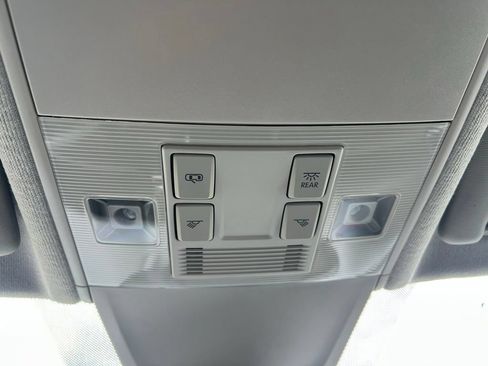 Used 2023 Volkswagen Tiguan SE FWD image 41