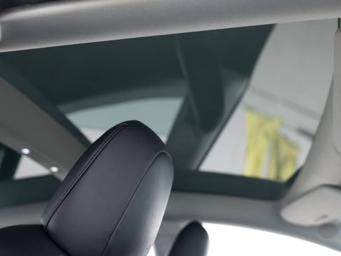 Used 2021 Tesla Model 3 Long Range image 32