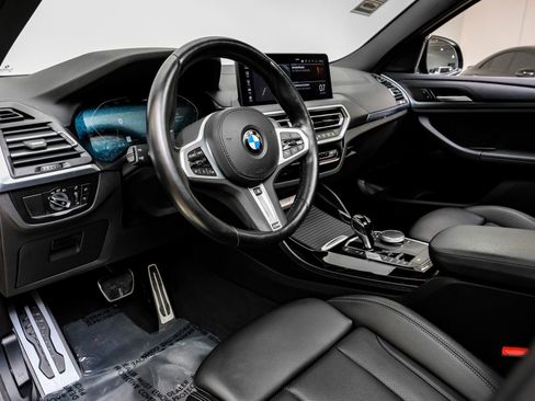 Used 2023 BMW X4 xDrive30i w/ M Sport Package image 3
