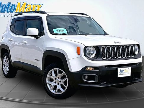 Used 2017 Jeep Renegade Latitude AWD/4WD image 3