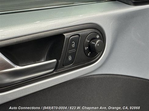 Used 2013 Volkswagen Beetle 2.5 image 25