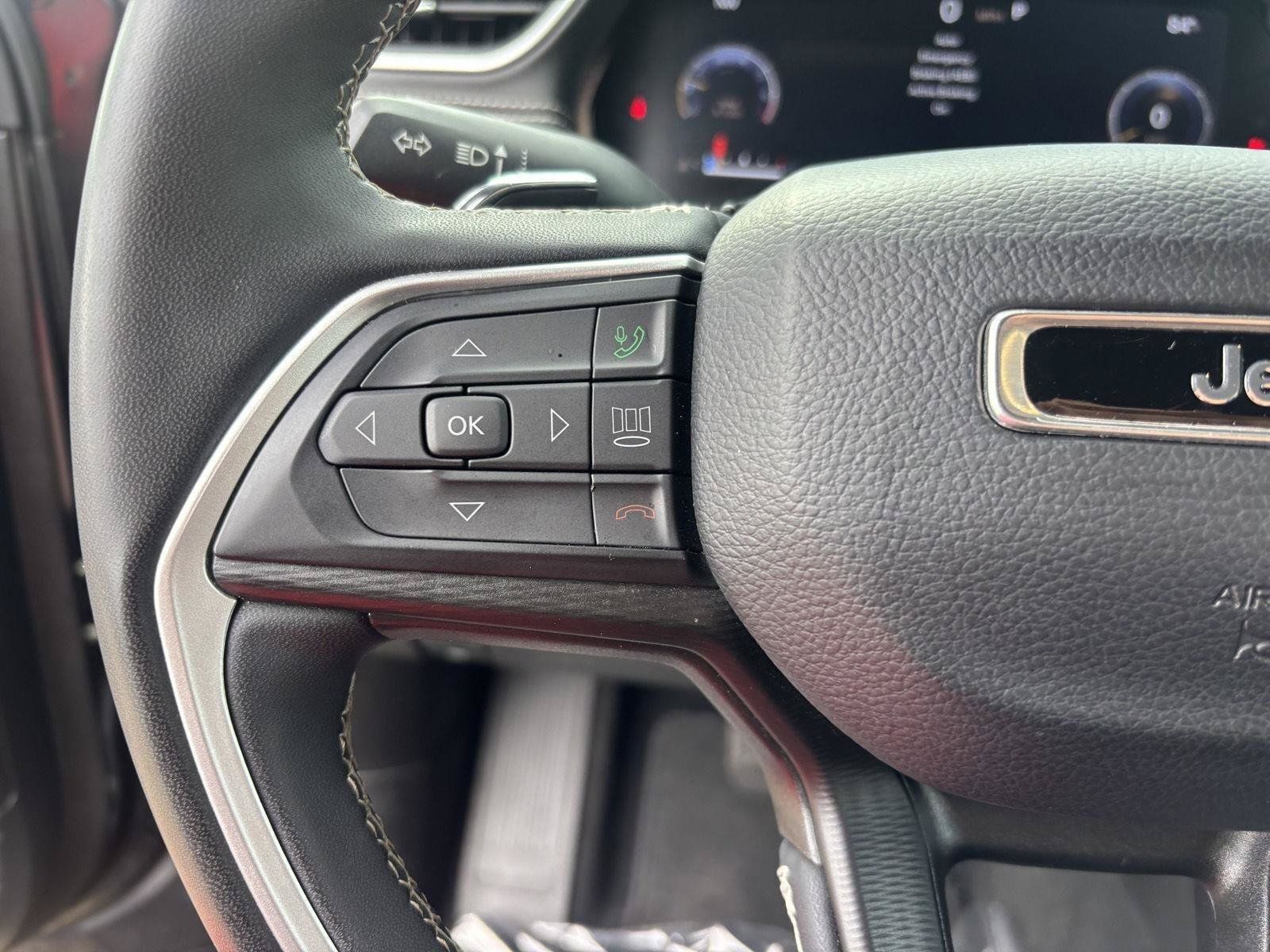 Used 2024 Jeep Grand Cherokee Altitude AWD/4WD image 11