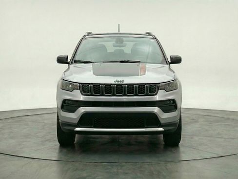 Used 2025 Jeep Compass Trailhawk AWD/4WD image 2