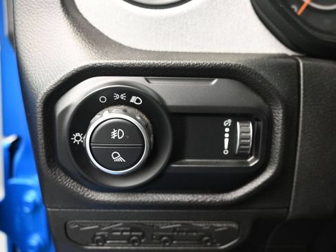 Used 2025 Jeep Gladiator Sport AWD/4WD image 14