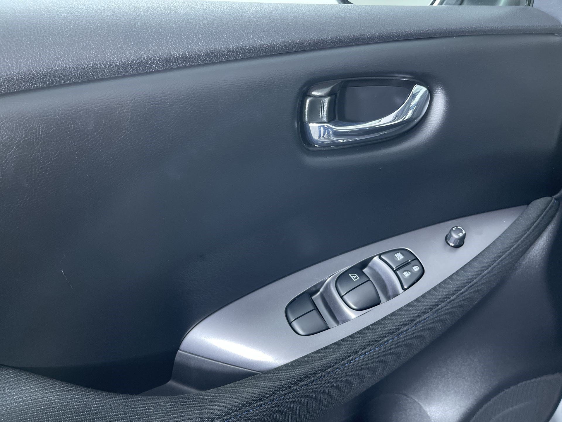 Certified 2025 Nissan Leaf S FWD image 14