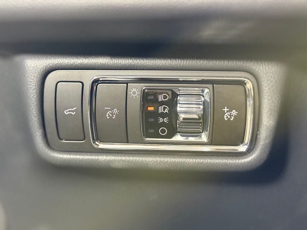 Used 2025 Lincoln Aviator AWD w/ Jet Appearance Package image 23