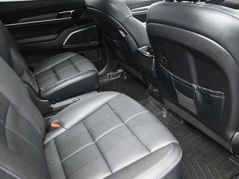 Used 2023 Kia Telluride AWD image 10