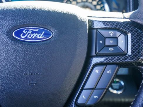 Used 2019 Ford F150 Lariat w/ Equipment Group 502A Luxury AWD/4WD image 17