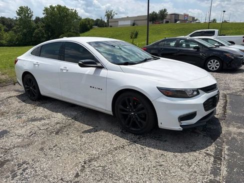 Used 2018 Chevrolet Malibu LT w/ Leather Package FWD image 13