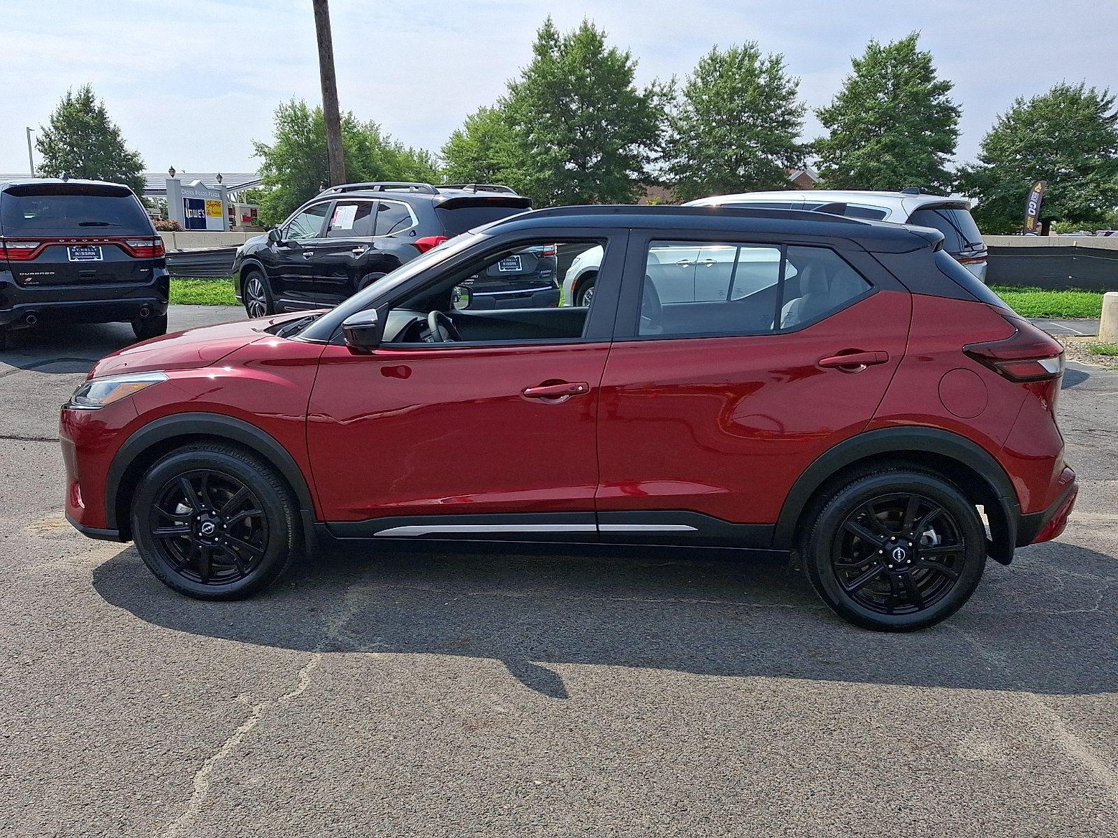 Certified 2023 Nissan Kicks SR w/ SR Premium Package FWD image 4